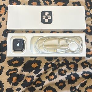 Apple watch SE gen 2 new in box with everything